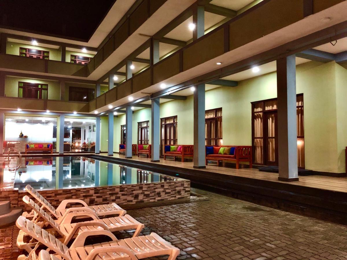 Serenade Beach Hotel Hikkaduwa Ngoại thất bức ảnh