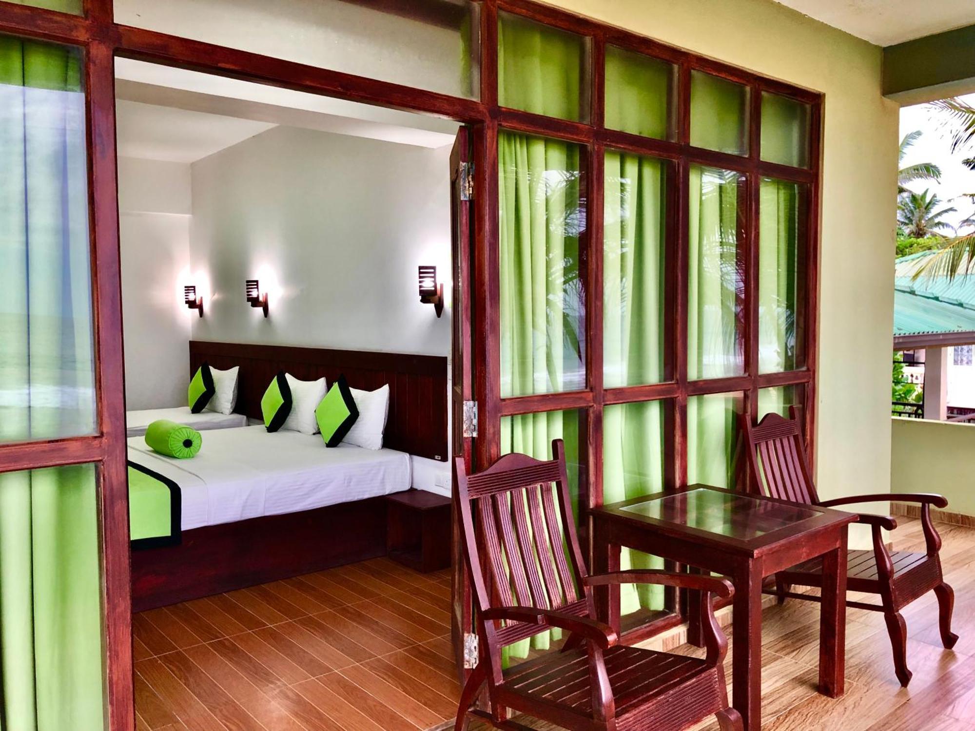 Serenade Beach Hotel Hikkaduwa Phòng bức ảnh